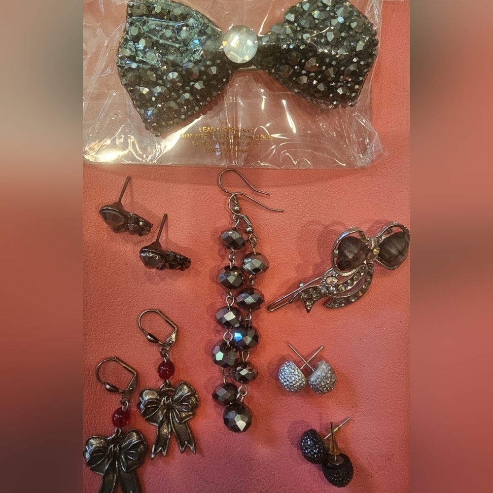 HOLIDAY 🩶❤️🖤🤍 Black and Silver Jewelry & Hair Accessory Set